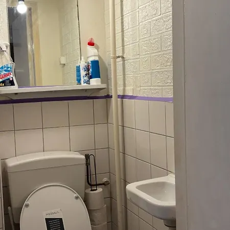Entire In A Shared In Noord Close To The Center Station Appartement *