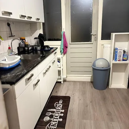 Entire In A Shared In Noord Close To The Center Station Appartement Amsterdam