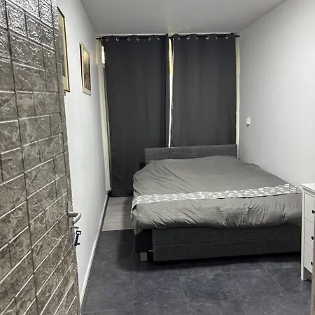 Entire In A Shared In Noord Close To The Center Station * Amesterdão