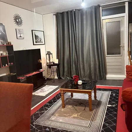 Entire In A Shared In Noord Close To The Center Station * Amesterdão