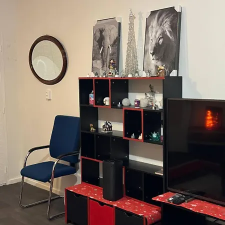 Entire In A Shared In Noord Close To The Center Station Apartmán *