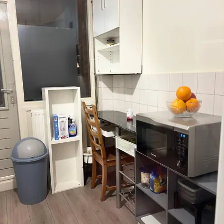 Entire In A Shared In Noord Close To The Center Station Άμστερνταμ