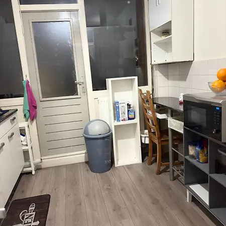 Entire In A Shared In Noord Close To The Center Station Διαμέρισμα
