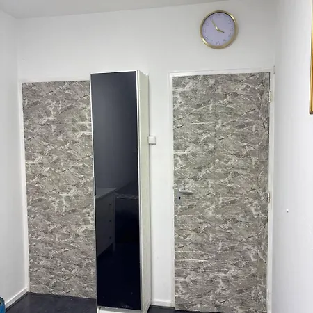 Entire In A Shared In Noord Close To The Center Station Apartment